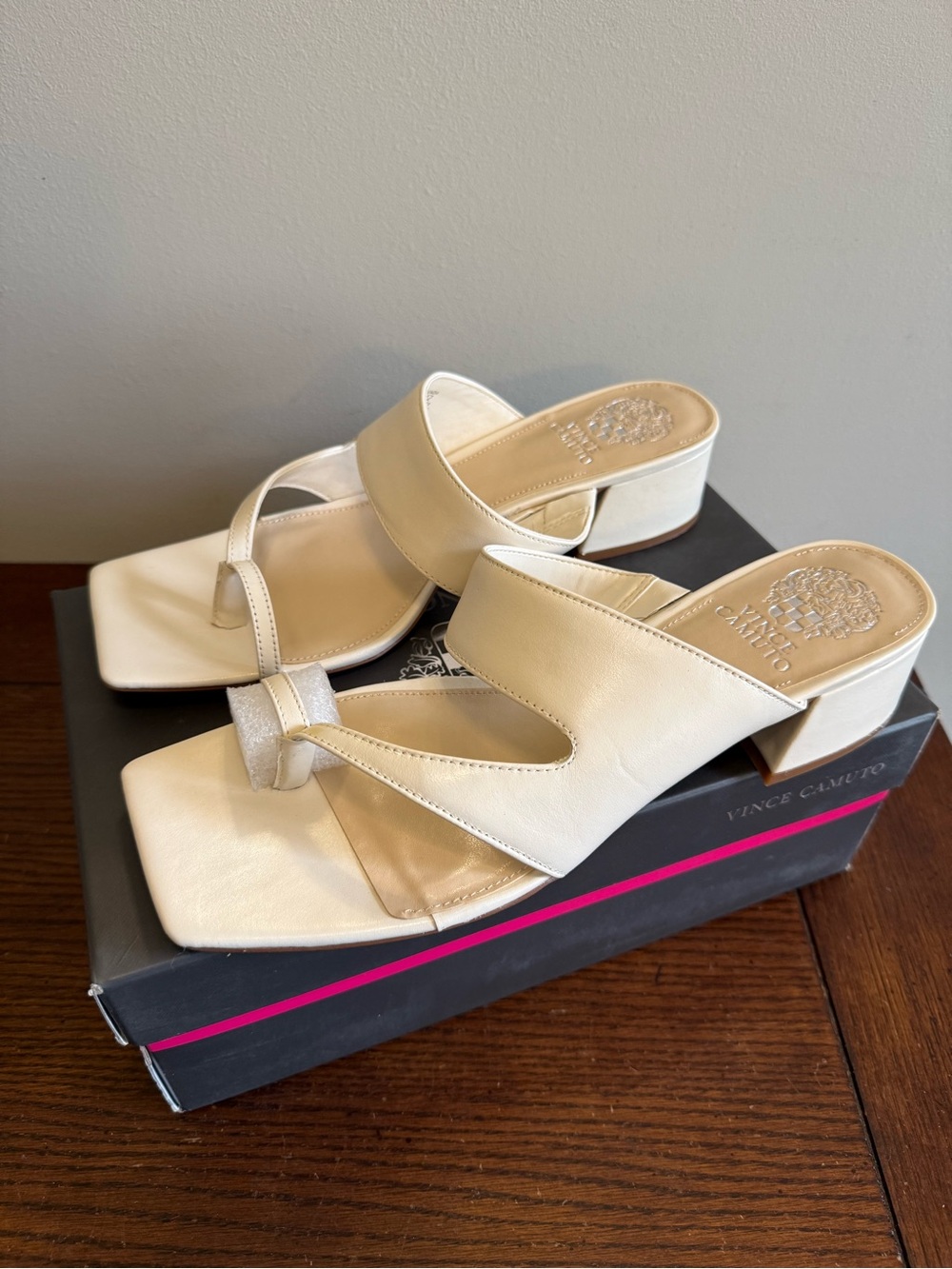 Vince Camuto Sasienda Women’s Cream Leather Block Heel Sandals NEW 10